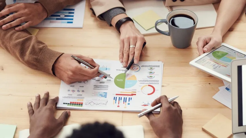 14 cas d'usage de l'IA en commerce & vente