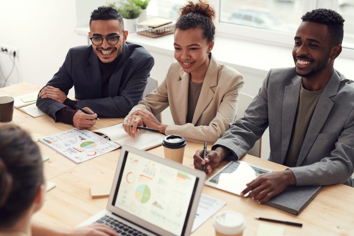IA générative : 5 cas d'usage pour RH, Sales et Marketing