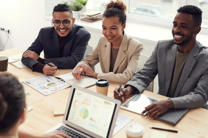 IA générative : 5 cas d'usage pour RH, Sales et Marketing